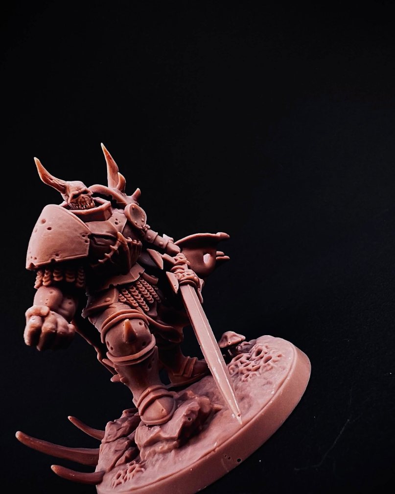 Rotmage miniature, side view
